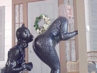 xxx latex arya