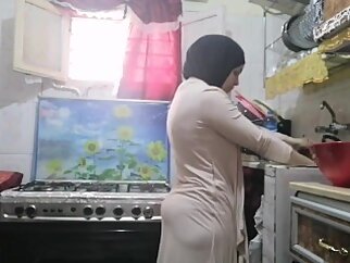 arabic muslim accustomed