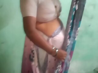 housewife aunty throbbing